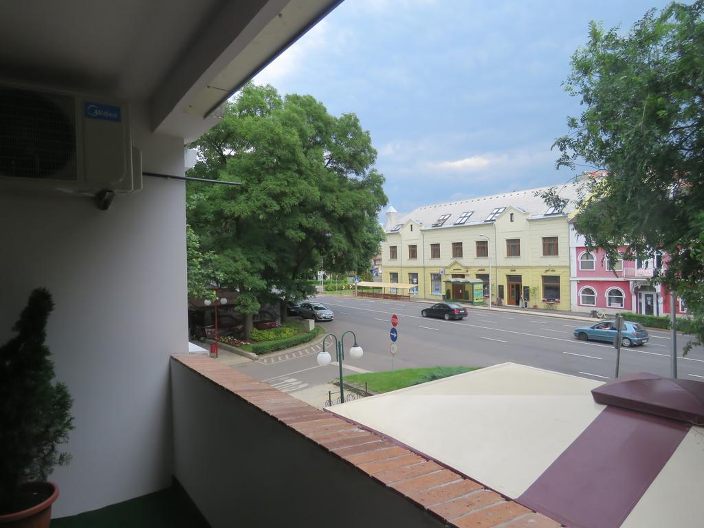 Szofi Apartman Hajduszoboszlo Ngoại thất bức ảnh